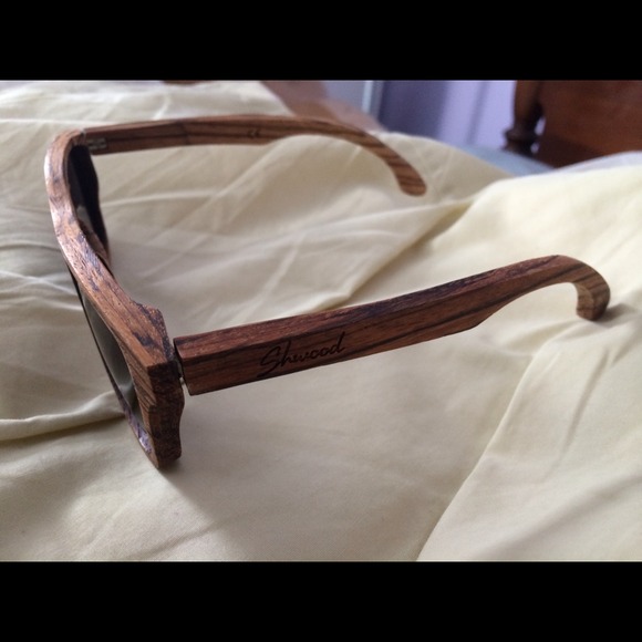 Hand carved real wood  display picture 2