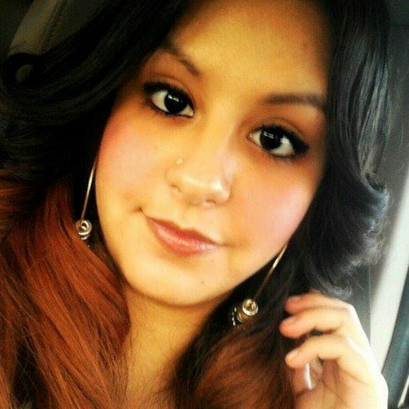 Hello my name is Ashley Silva and I wanted to just - Picture 2 of 4