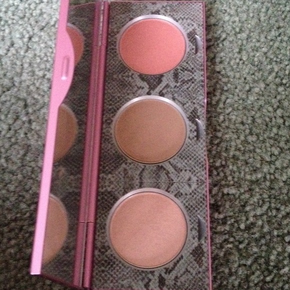 🌟sold🌟Mally blush compact - Picture 2 of 2