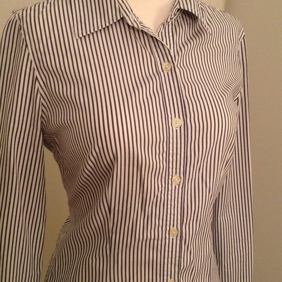 ❌❌SOLD❌❌Banana Republic Black & White Button Down