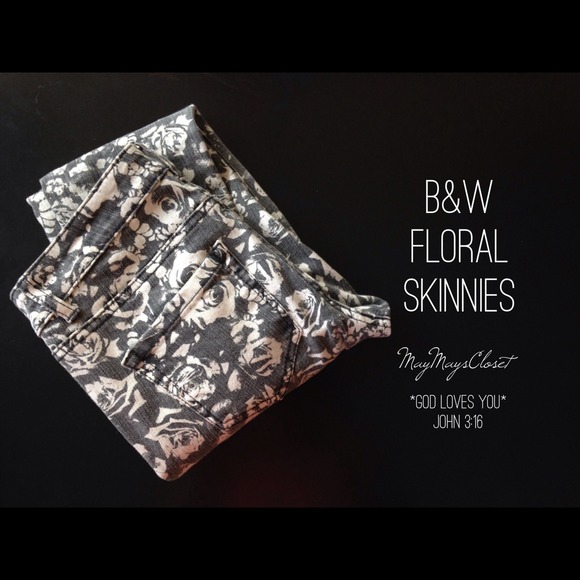 SOLD IN BUNDLE Floral Black White Skinny Jeans 25
