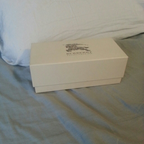 Authentic Burberry sunglass box - Picture 2 of 2
