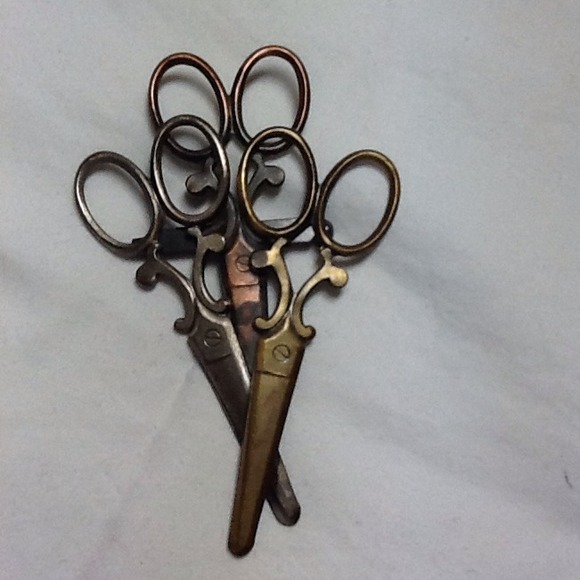 Vintage Scissors pin