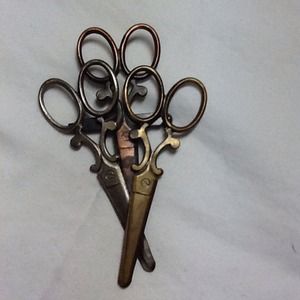Vintage Scissors pin