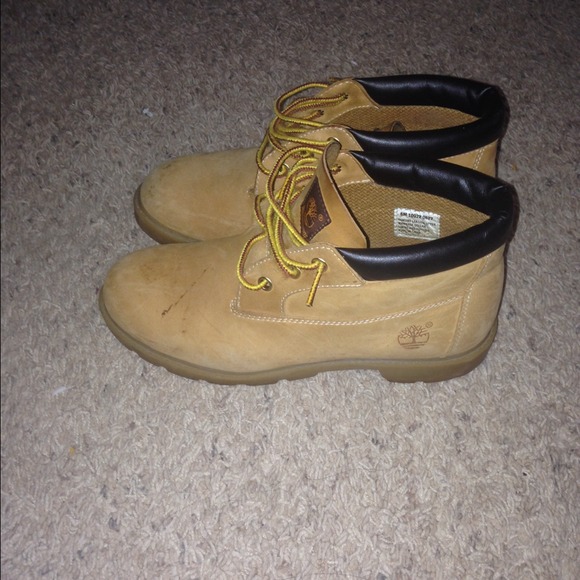 Size 6.5 in boys low top timberlands faircondition - Picture 2 of 3