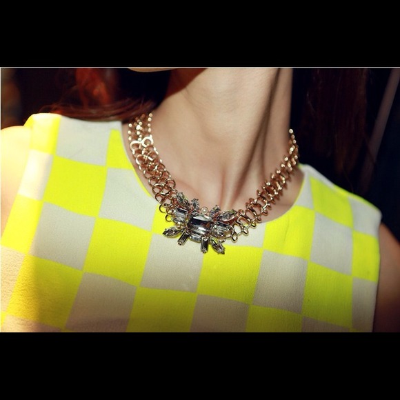 ELEGANT FLOWER GOLD CHAIN NECKLACE
