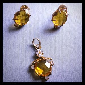 Amber stone colored pendant & earrings set