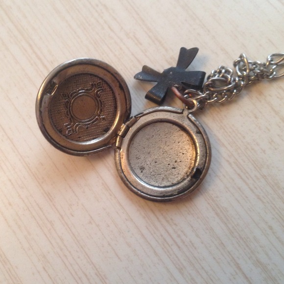 Antique Rose Locket - Picture 3 of 3