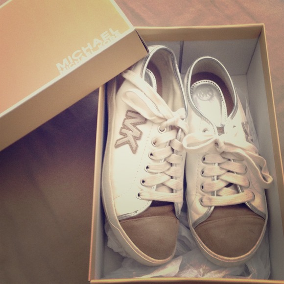 🌟 Authentic Michael Kors Logo Sneakers✨