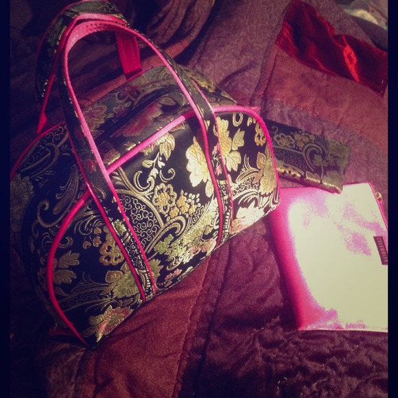 Gorgeous Asian Silk cosmetics bag set (3) NWOT - Picture 1 of 4