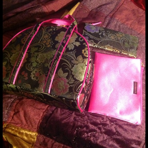 Gorgeous Asian Silk cosmetics bag set (3) NWOT - Picture 2 of 4