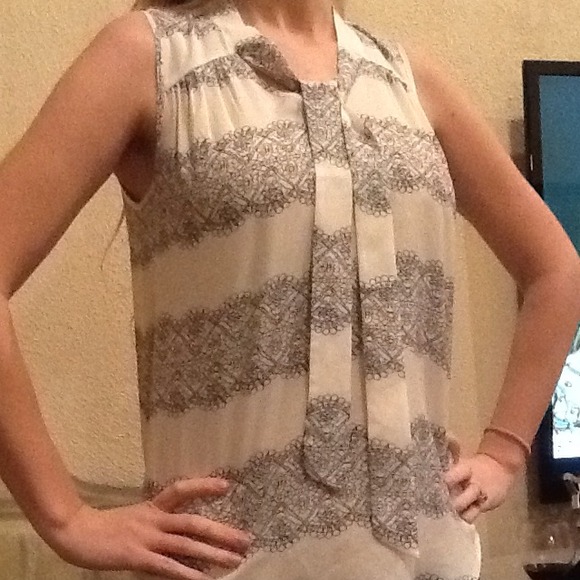 Cute black and white top from the limited