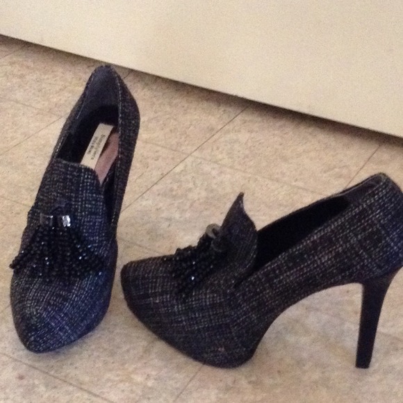 Simply Vera platform pumps! Worn twice Very chic.
