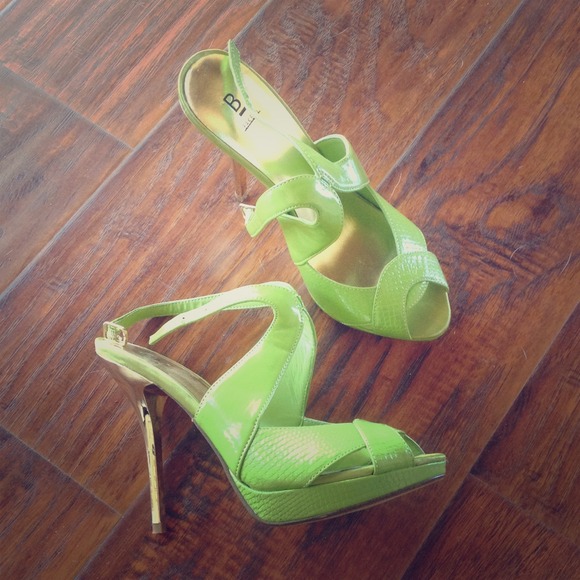 Bakers lime green shoes
