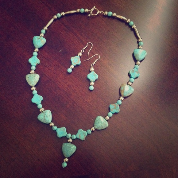 Handmade turquoise necklace and earring set - Picture 1 of 4