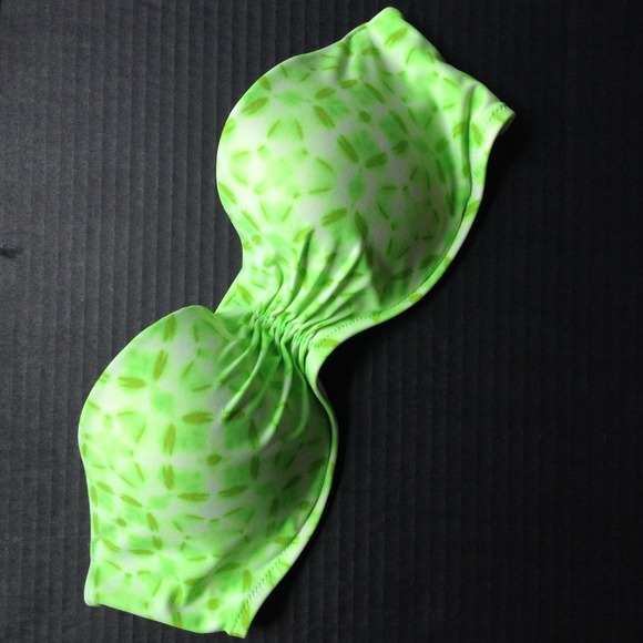 🚫SOLD🚫 Victoria's Secret swim top