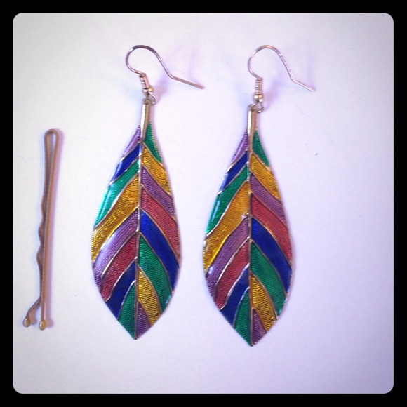 Multicolor gold tone leaf earrings
