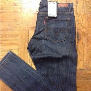 Levi's Skinny 421 Jean size 28