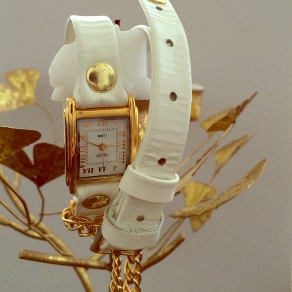 NWOT La mer white double wrap watch