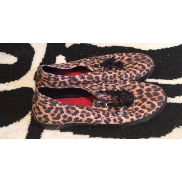 Cheetah print vans! 🐆