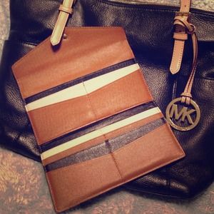 Firm price🎀Authentic🎀 Michael Kors Wallet