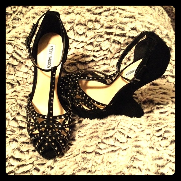 SOLD!💢 Steve Madden Black Suede Wedges size 11 - Picture 1 of 4