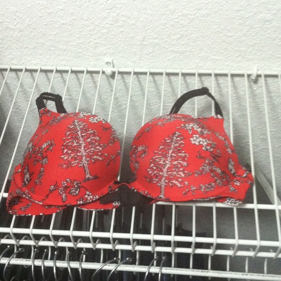 Sold in bundle. Victoria's Secret bra