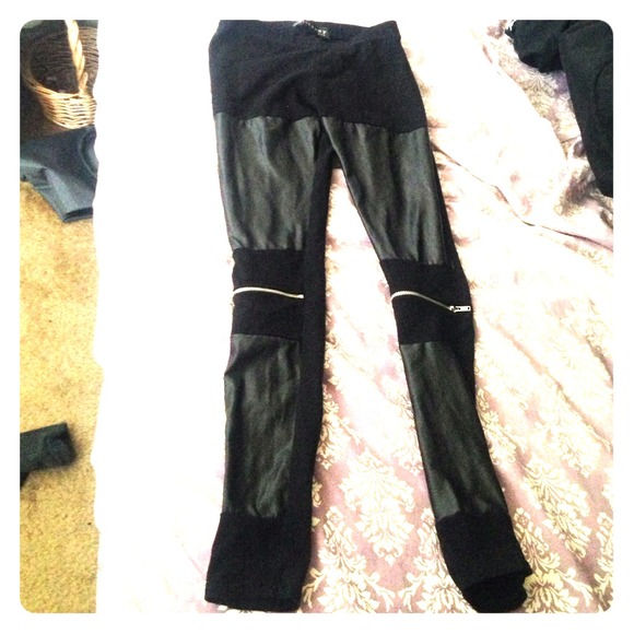 Black zipped leggings!
