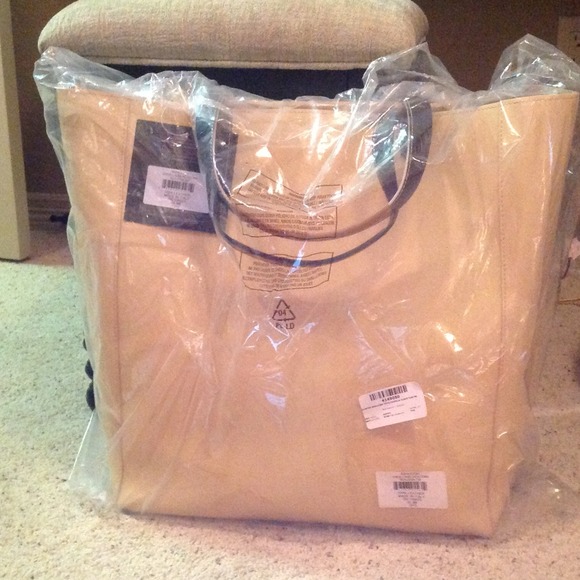 Hunter Tote - Picture 2 of 4