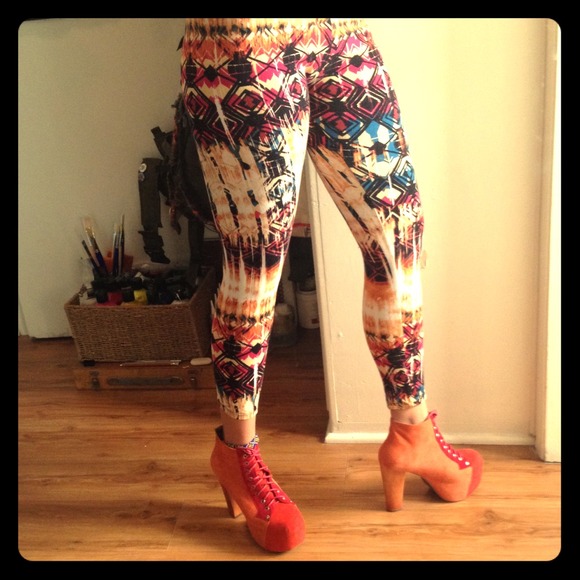 ❌❌SOLD ❌❌Love culture geometric print  legging