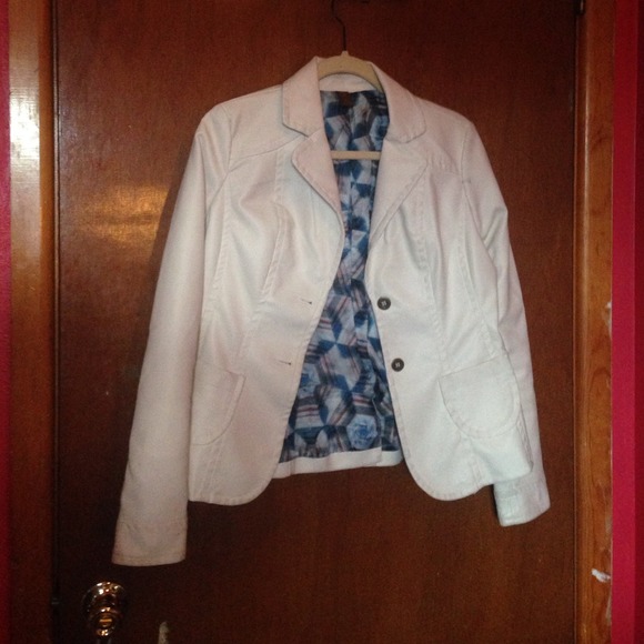 White button up jacket/blazer