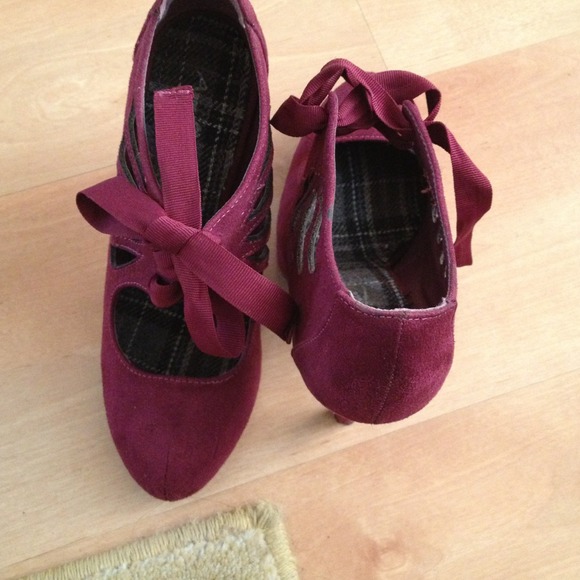 Heels - Picture 3 of 3