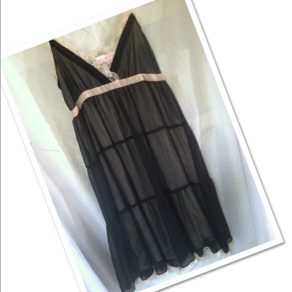 Dresses & Skirts - Stunning dress 💋