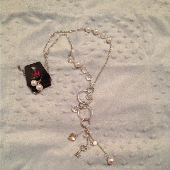 **BUNDLED** NWT silver necklace with earrings - Picture 4 of 4