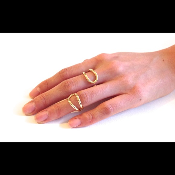 NWT Gold loop ring - Picture 4 of 4