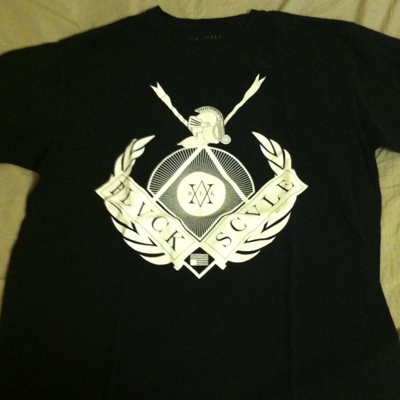 Men Black Scale T-shirt size Large