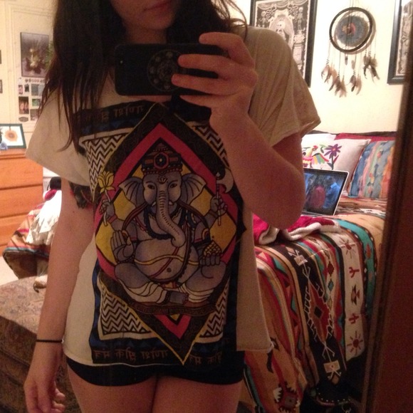 🐘Loose fitting Ganesha shirt🌼 - Picture 2 of 3