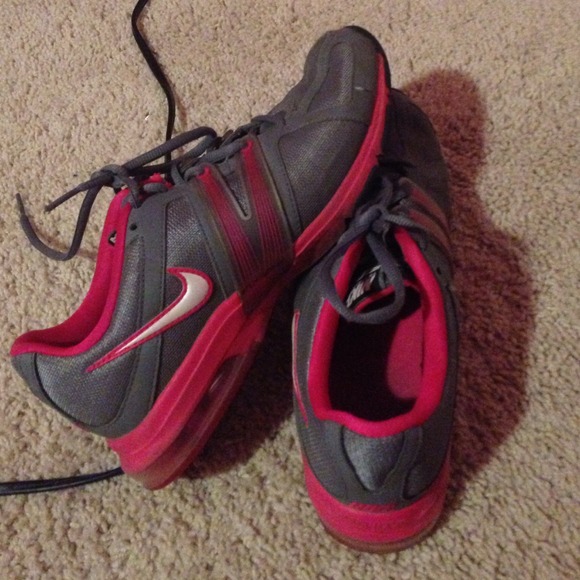 Grey and pink nike tennis shoes! - Picture 2 of 3