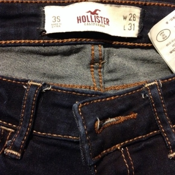NEW Hollister dark wash skinny jeans!