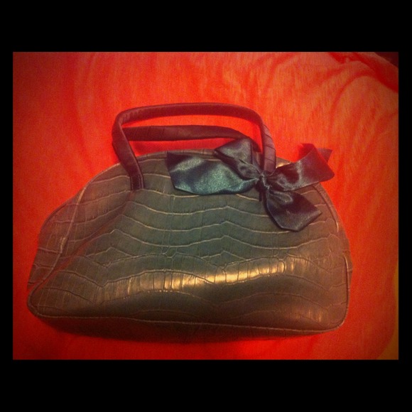 🔴SOLD🔴 Victoria's Secret blue handbag with bow. - Picture 1 of 3