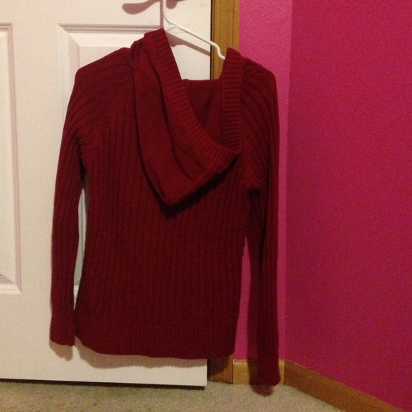 Red Williams and Sonoma sweater - Picture 3 of 3