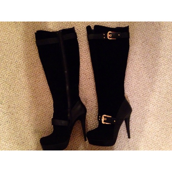 Black velvet and pleather gold buckled boot heels - Picture 2 of 4