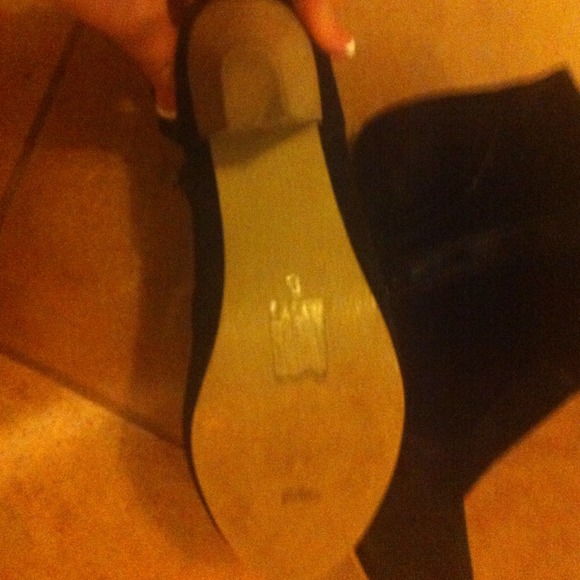 🔴SOLD🔴Black suede ankle booties. - Picture 3 of 3