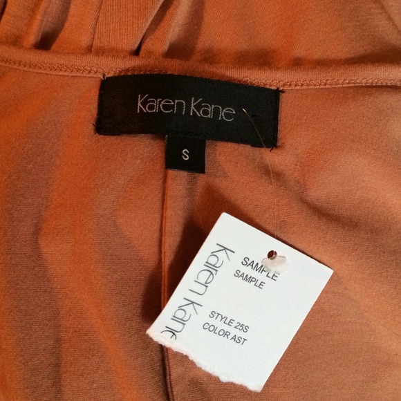 💛Karen Kane asymmetry hem Top S💛 - Picture 4 of 4