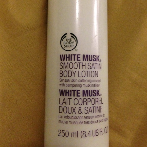 The body shop shimmer body lotion white musk