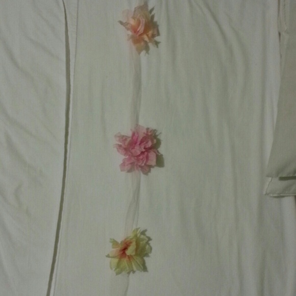 Handmade paper flowers - Picture 3 of 4