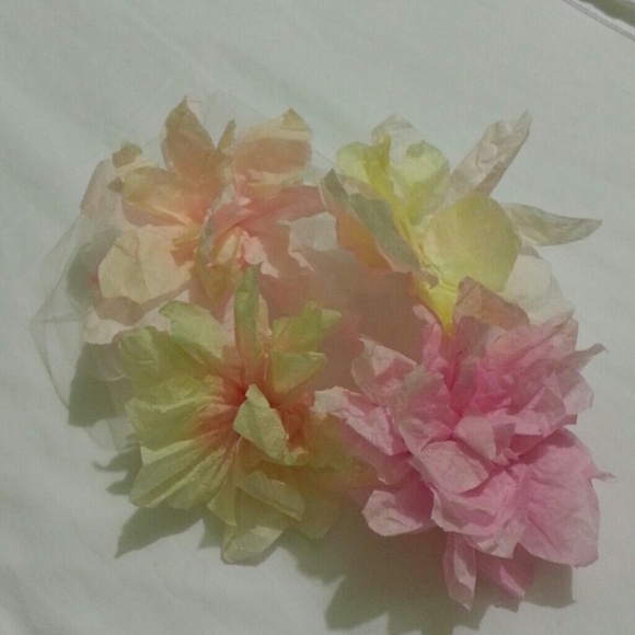 Handmade paper flowers - Picture 4 of 4