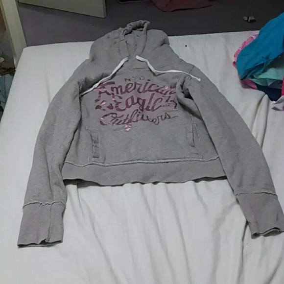 A cute american eagle sweat shirt