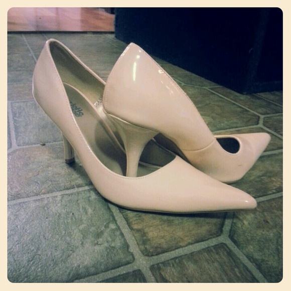 NUDE HEELS