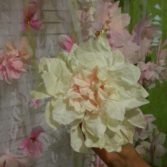Paper flowers - Picture 3 of 4